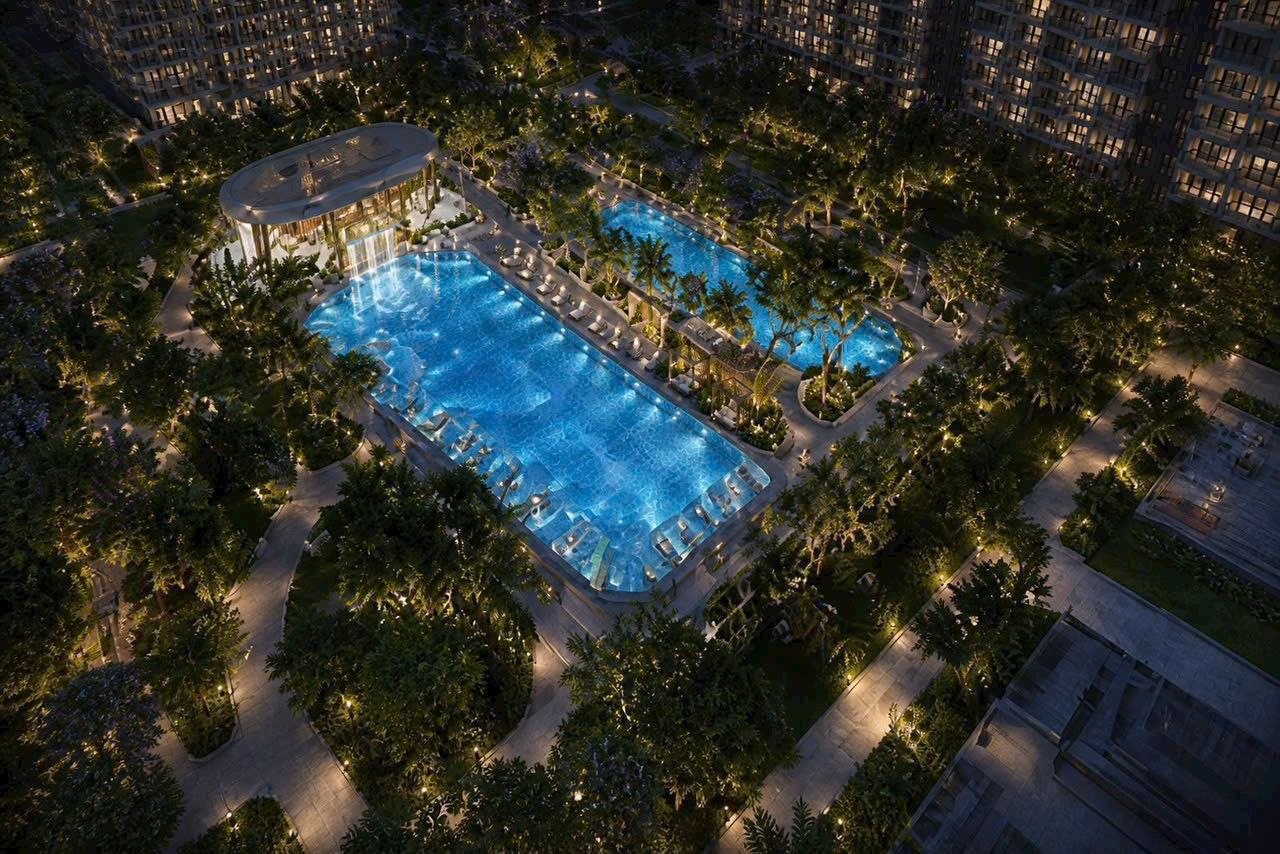 Hồ bơi và cảnh quan nhìn từ trên cao
